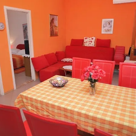 Apartment By The Sea - 14907